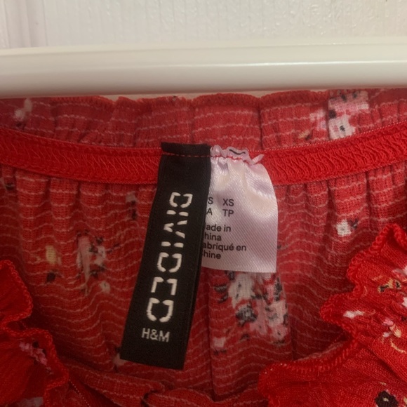 Cute red summer top❤️ - Picture 2 of 3
